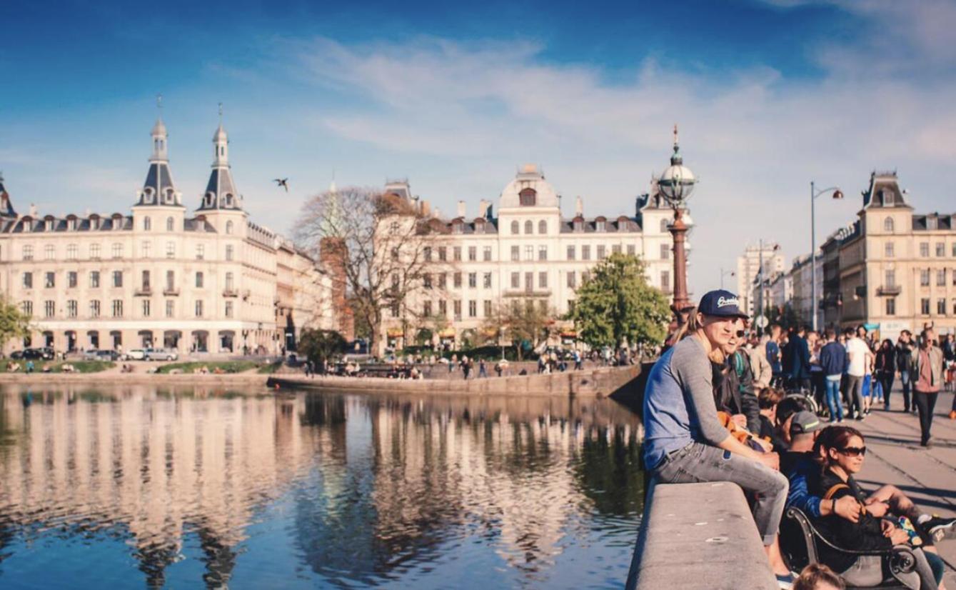 Unbeatable Cph Location - Local With Sunny Terrace Copenhagen